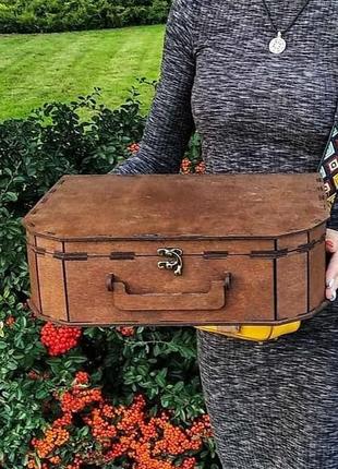 Подарочная деревянная коробка  чемодан 35 х 25 10 см.