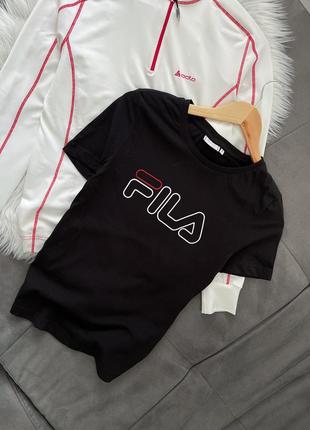 Чорна футболка fila