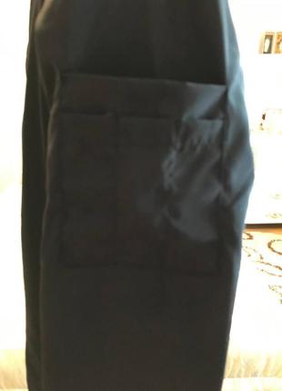 Бомбер жіночий зі спущеним плечем, чорний4 фото