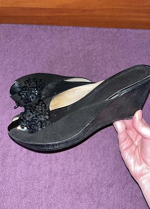 Босоножки шлепанцы тапочки на танкетке