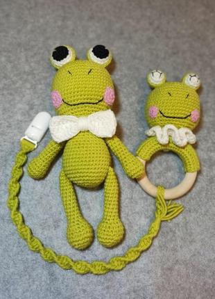 В'язана жабка, іграшка і брязкальце1 фото