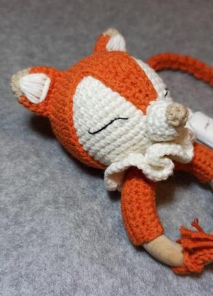Вязаная лисичка, игрушка и погремушка 3