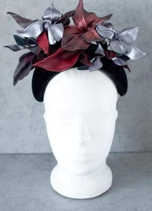 Обідок-капелюшок з квітами з шкіри5 фото