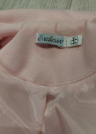 Женственное пальто exclusive цвета розовой пудры с лавандовыми пуговицами 42-443 фото