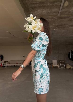 Женские льняное мини платье с завязками на спине в цветочный принт5 фото