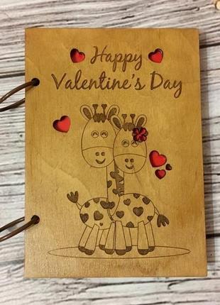 Деревянный блокнот с гравировкой "влюбленные жирафы" (а6)1 фото