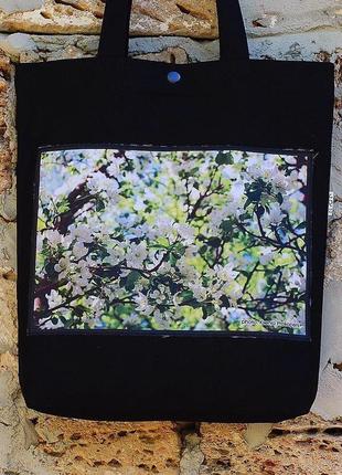 Чорна еко-сумка з фото принтом яблуневий цвіт, шопер з кишенею, еко-торба, сумка для покупок2 фото