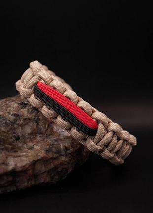 Паракордовий браслет cobra з червоно-чорною стрічкою на пластиковій застібці, розмір і колір під замовлення3 фото