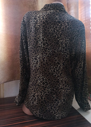 Стильна блуза в актуальний леопардовий принт3 фото