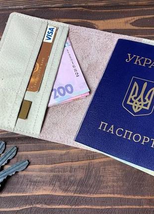 Обкладинка на паспорт з кишенею (рожева фактурна шкіра)1 фото