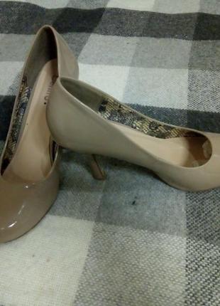 Туфли лаковые бежевые