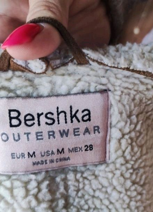 Жіноча дублянка bershka розмір м8 фото