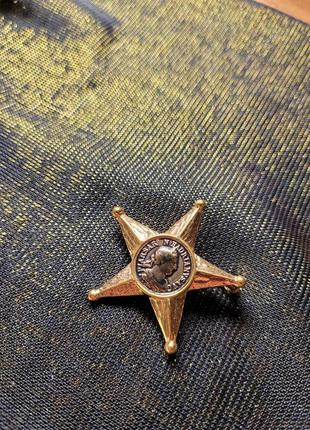 Брошь valentino paris