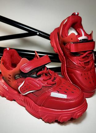 Стильні червоні кросівки на дівчинку