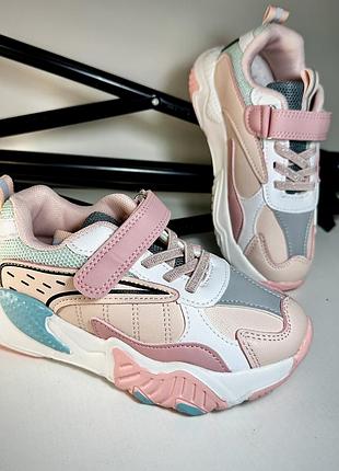 Весняні кросівки на дівчинку