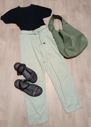 Широкие брюки на высокой посадке с поясом защипами и карманами4 фото