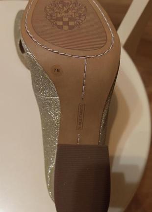 Красивейшие туфли-лодочки vince camuto talise flash gold glitter