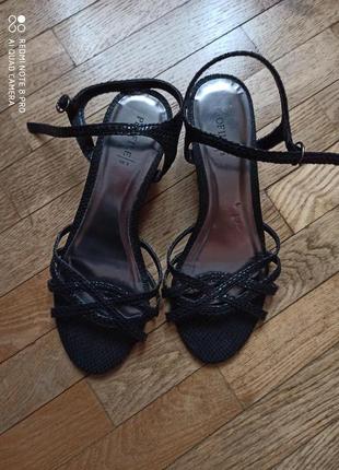 Босоножки фирмы profile