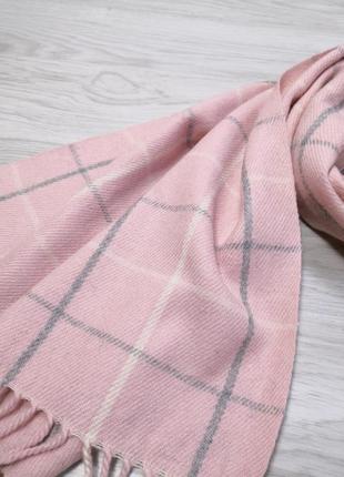 Шикарный тёплый шерстяной розовый шарф в клеточку с кисточками6 фото