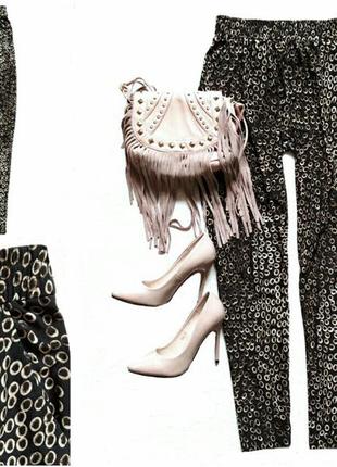 Легкі брюки c модним принтом