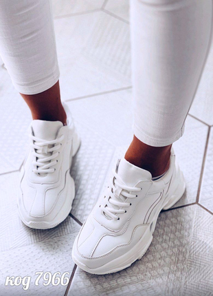 Білі легкі кросівки з екошкіри