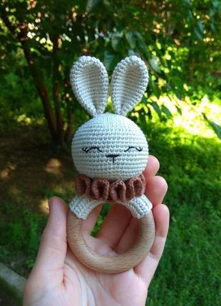 Брязкальце зайчик, перша іграшка 4