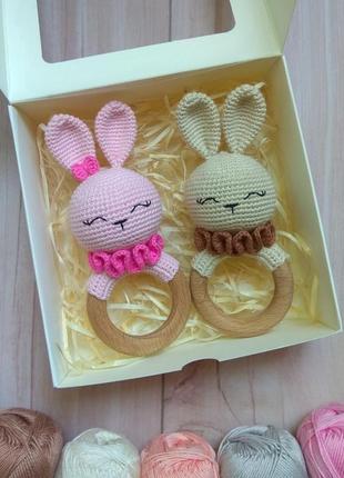 Брязкальце зайчик, перша іграшка 3