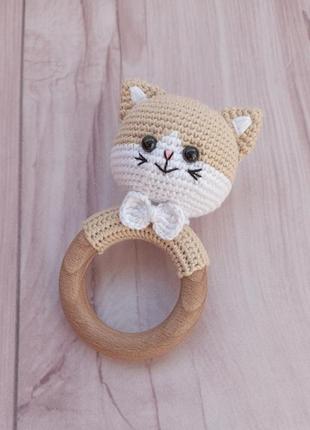 Подарунковий набір для малюка котик, брязкальце та тримач для пустушки4 фото