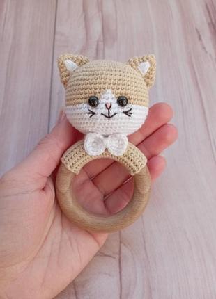 Подарунковий набір для малюка котик, брязкальце та тримач для пустушки3 фото