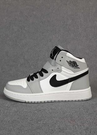 Чоловічі кросівки nike air jordan білі з сірим | smb