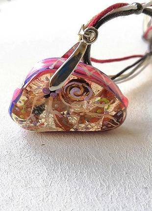 Кулон с цветами и камнями