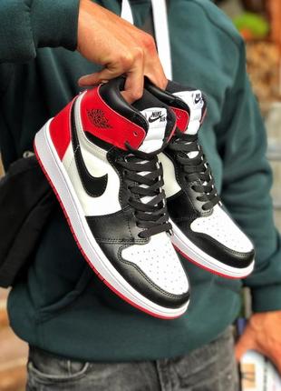 Прекрасные мужские кроссовки nike air jordan 1 retro белые с красным и чёрным