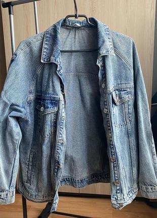 Продам стильну джинсову куртку жіночу2 фото