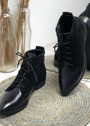 Ботинки  с острым носком на шнуровке комбинированные из замша и кожи