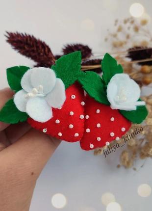 Клубника заколка
