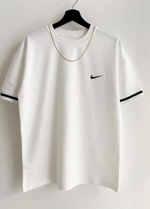 Белая футболка nike