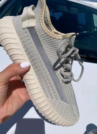 Кросівки жіночі adidas yeezy boost