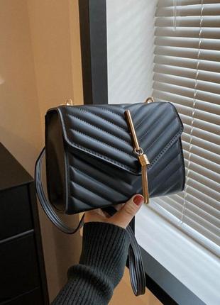 Жіноча чорна сумка через плече