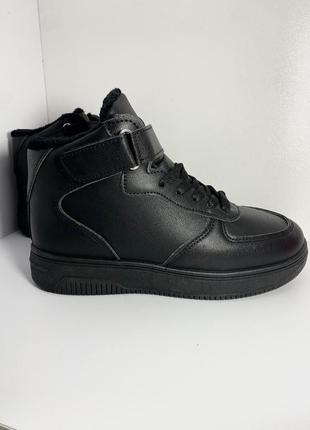 Стильні жіночі чорні кросівки зима 39 р