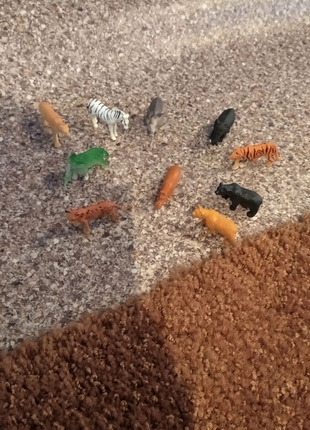 Продам іграшки звірі .є тематика :моря,динозаври,свійські та дикі3 фото