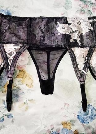 Шикарные, корсетные трусики, с подвязками для чулок.