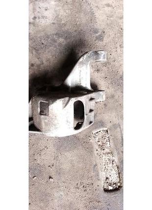 Кронштейн насоса гур 028145523 renault laguna 1.9 d