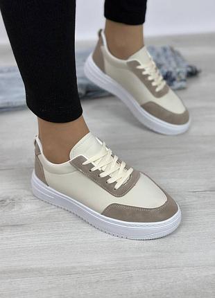 Стильні кросівки жіночі