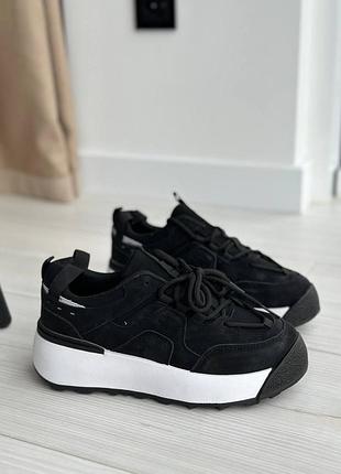 Стильні кросівки жіночі