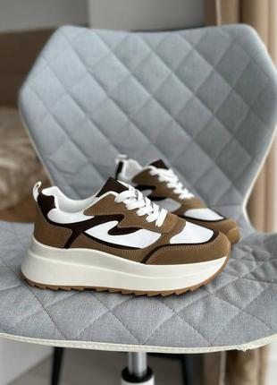 Стильні кросівки жіночі