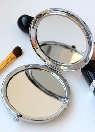 Зеркало косметическое с вышивкой лентами на бархате.