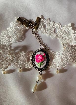 Кружевной чокер с вышивкой