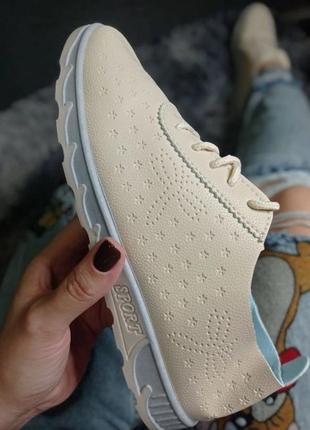 Жіночі мокасини