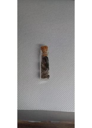 Натуральний камінь обсидиан в пляшці 2 см для медитації та декору1 фото