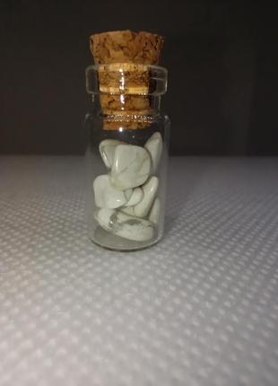 Натуральний камінь говліт в пляшці 2 см для медитації та декору2 фото